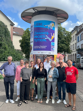 Gruppenbild der Jury mit Herrn Bürgermeister von Kirchbach und dem Team des Diakonischen Werkes Freiburg - FreiJa